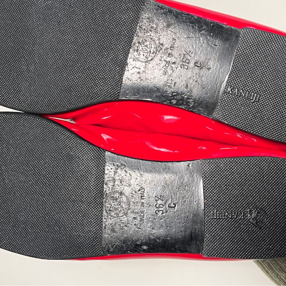 CHANEL Glossy Red and Black Flats - Picture 6 of 13